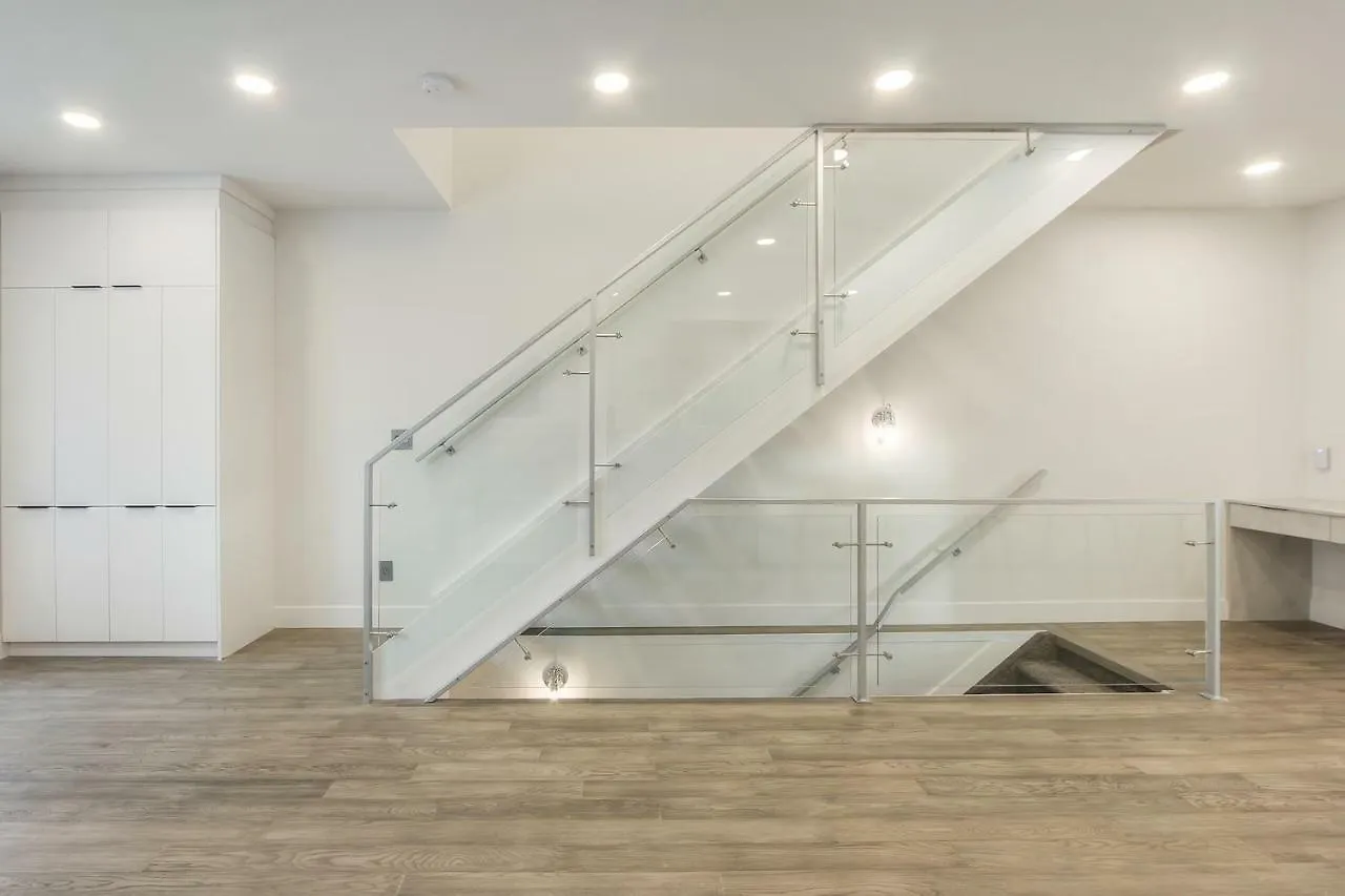 New Luxury Townhome Edmonton Holiday home